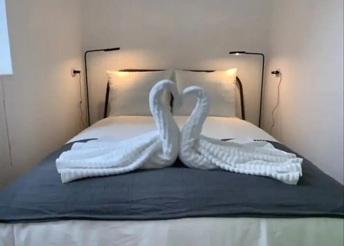 New 5min Tu & Center Garden Cleo